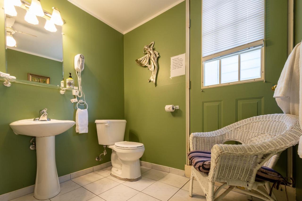 Deluxe Queen Twin Room