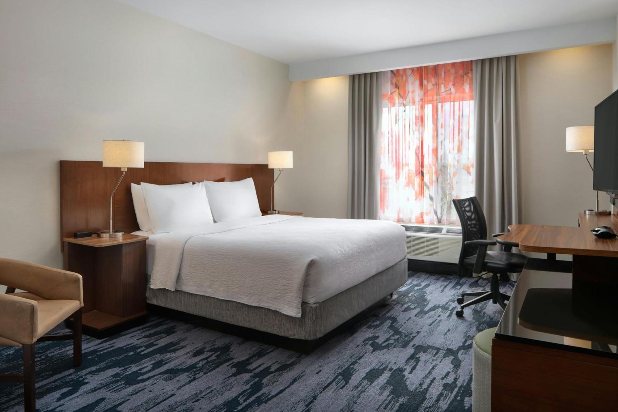 King Room with Adapted Tub - Mobility and Hearing Accessible,1717108055:JPEG