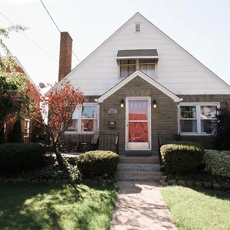 The Little Italy Of Niagara Falls Bed & Breakfast-3